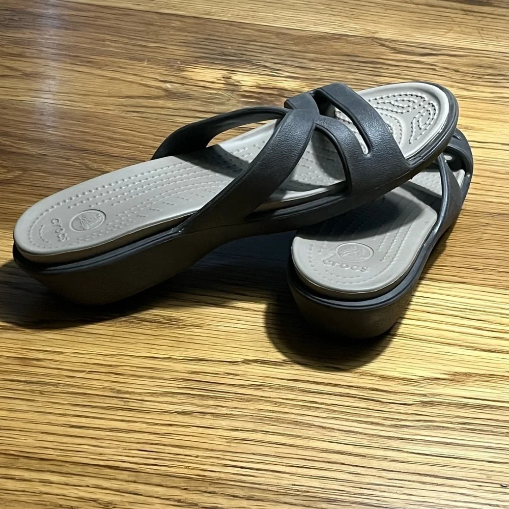 Crocs Women’s Flip Flop Slide Sandals Size 9 Comfort Wedge Heel